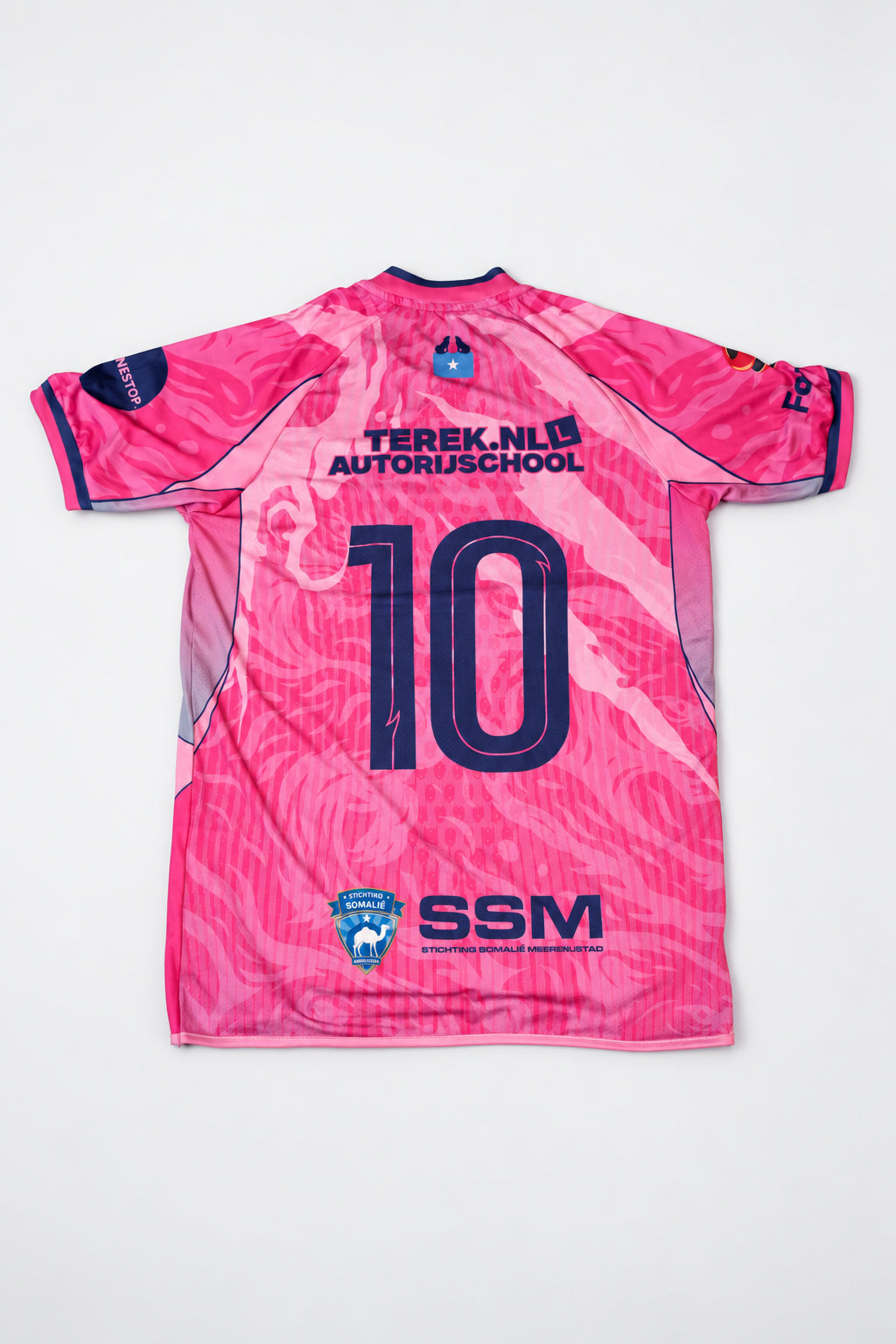 SCHIJNDEL FC × KT BE HUMBLE — UITTENUE roze 2026/27